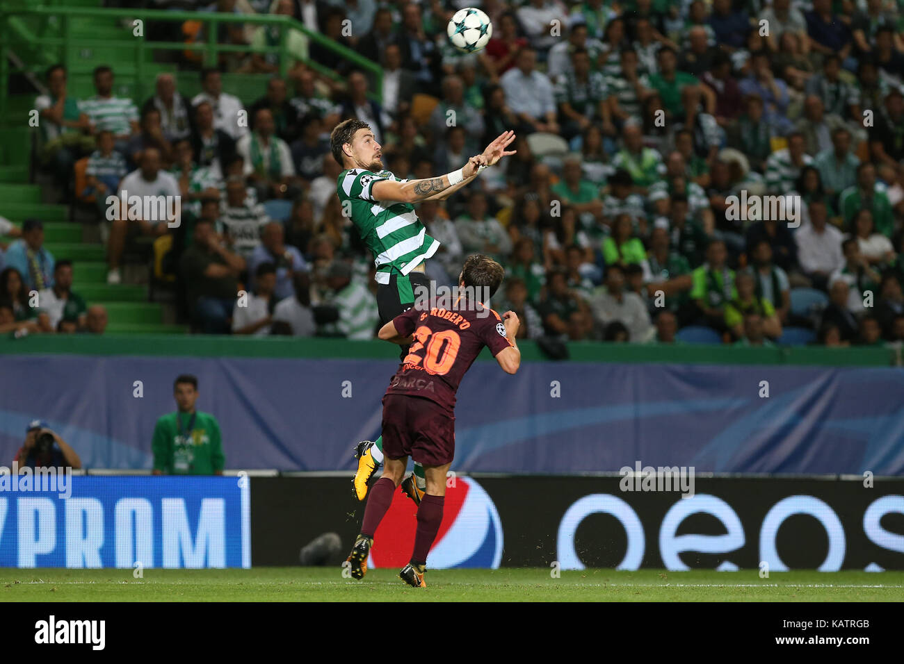 Lisbon, Portugal. 27th Sep, 2017. Sporting«s defender Sebastian Coates from Uruguay and Barcelona«s midfielder Sergi Roberto from Spain during the match between Sporting CP v FC Barcelona UEFA Champions League playoff match at Estadio Jose Alvalade on September 27, 2017 in Lisbon, Portugal. Credit: Bruno Barros/Alamy Live News Stock Photo