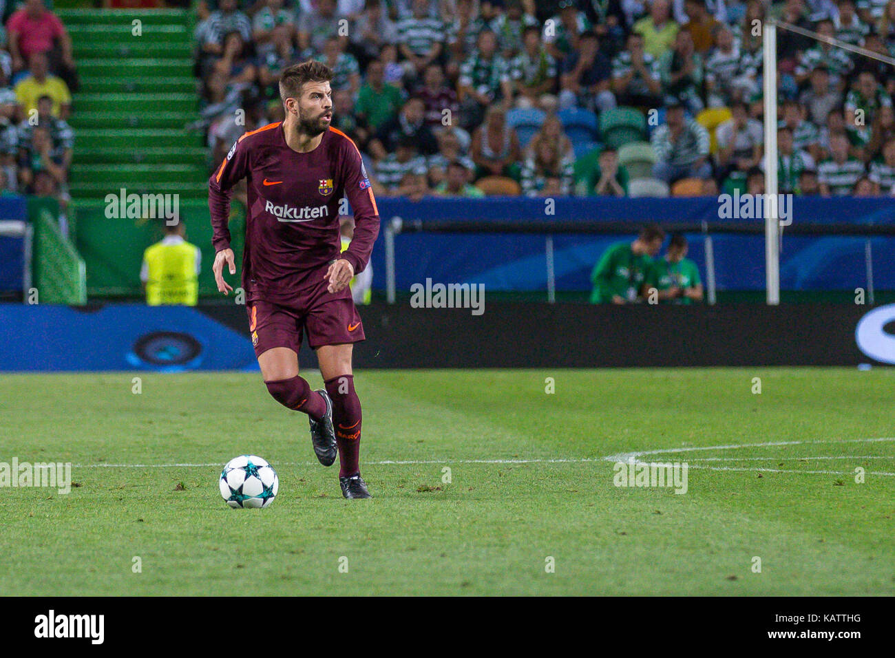 Lisbon, Portugal. 27th Sep, 2017. Barcelona's defender from Spain Gerard Pique (3) during the game of the 2nd round of the UEFA Champions League Group D, Sporting CP v FC Barcelona Credit: Alexandre de Sousa/Alamy Live News Stock Photo