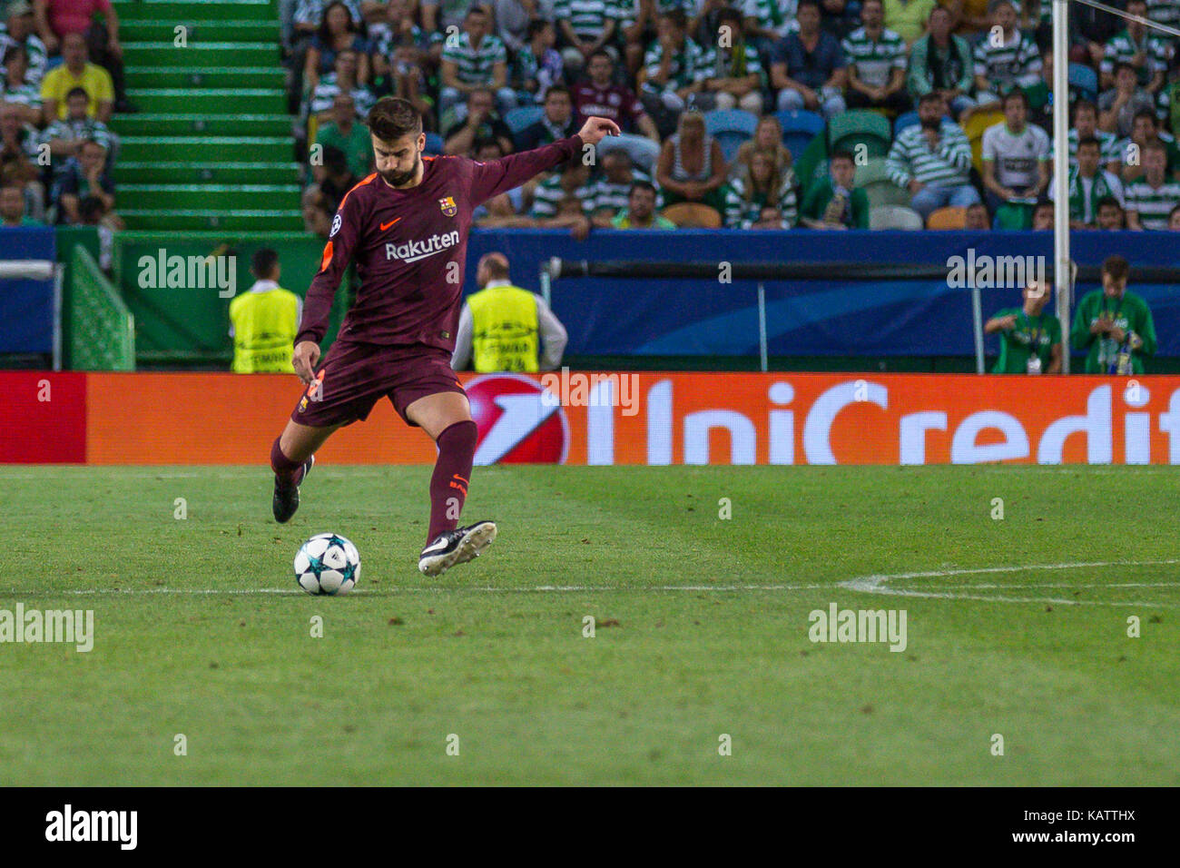 Lisbon, Portugal. 27th Sep, 2017. Barcelona's defender from Spain Gerard Pique (3) during the game of the 2nd round of the UEFA Champions League Group D, Sporting CP v FC Barcelona Credit: Alexandre de Sousa/Alamy Live News Stock Photo