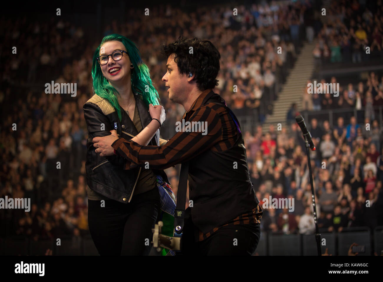 Billie joe armstrong fan green hi-res stock photography and images - Alamy