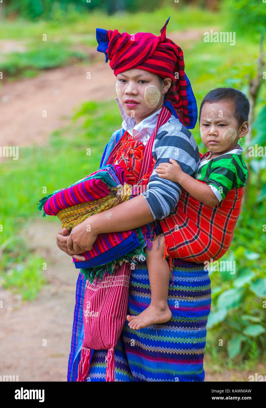 INLE LAKE , MYANMAR - SEP 07 : Intha tribe woman with her child in Inle ...