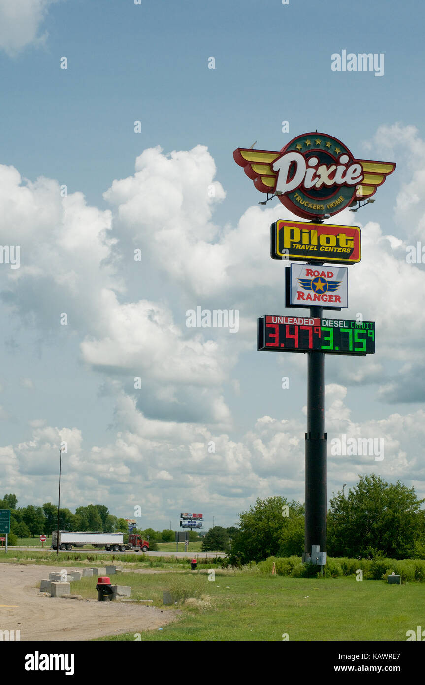 Dixie Truck Stop on Route 66 Stock Photo - Alamy