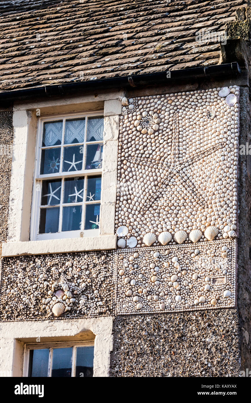 Detail of the shell decoration on Buckie House (1692) in the fishing village of Anstruther, East Neuk of Fife, Scotland UK Stock Photo