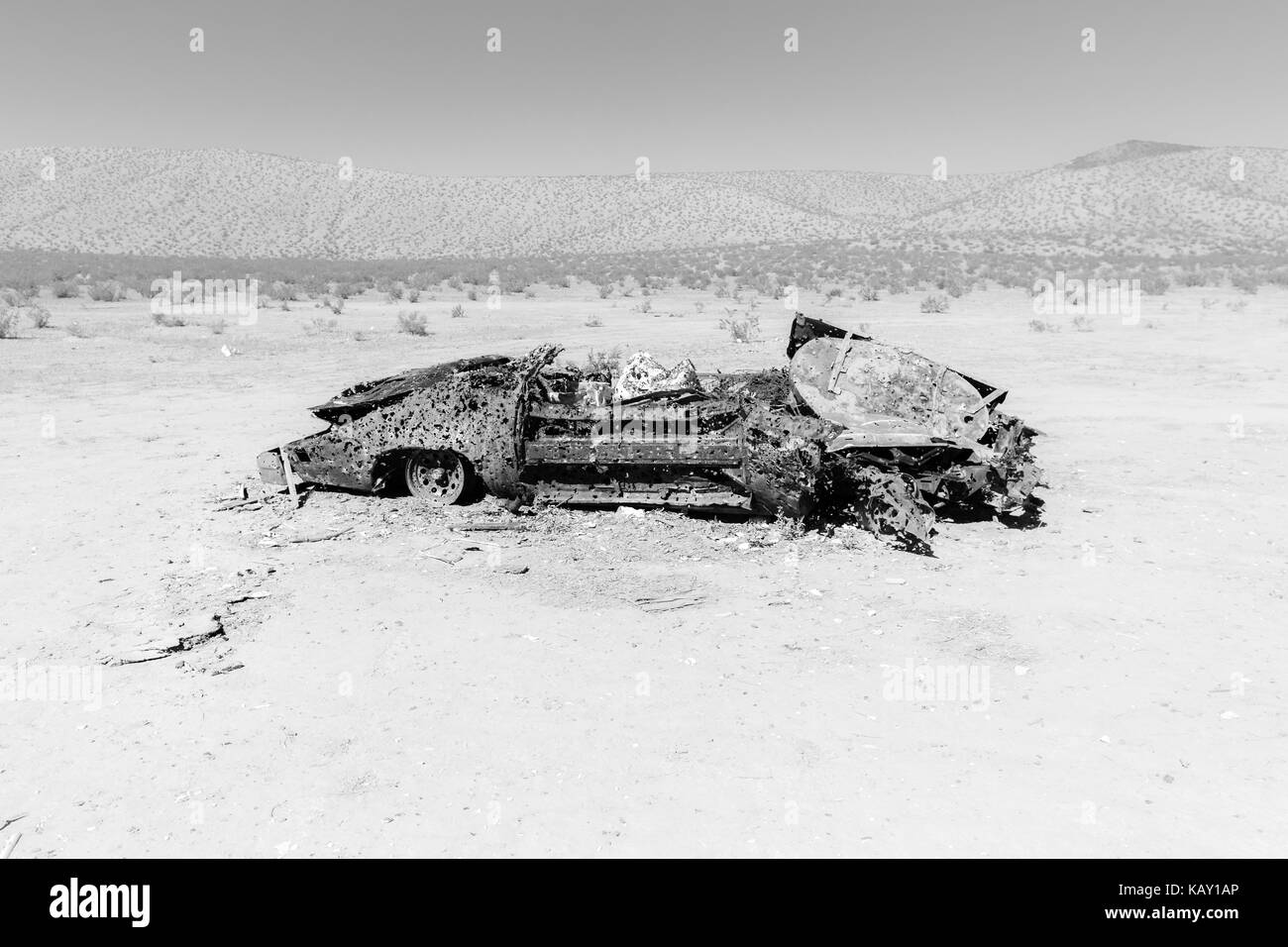 Abandoned Car in the Desert Stock Photo - Alamy