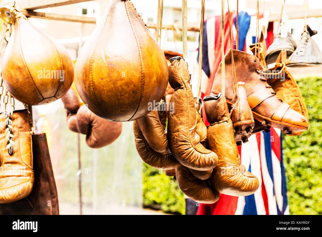 Leather boxing gloves, boxing gloves, boxing speed ball, antique boxing