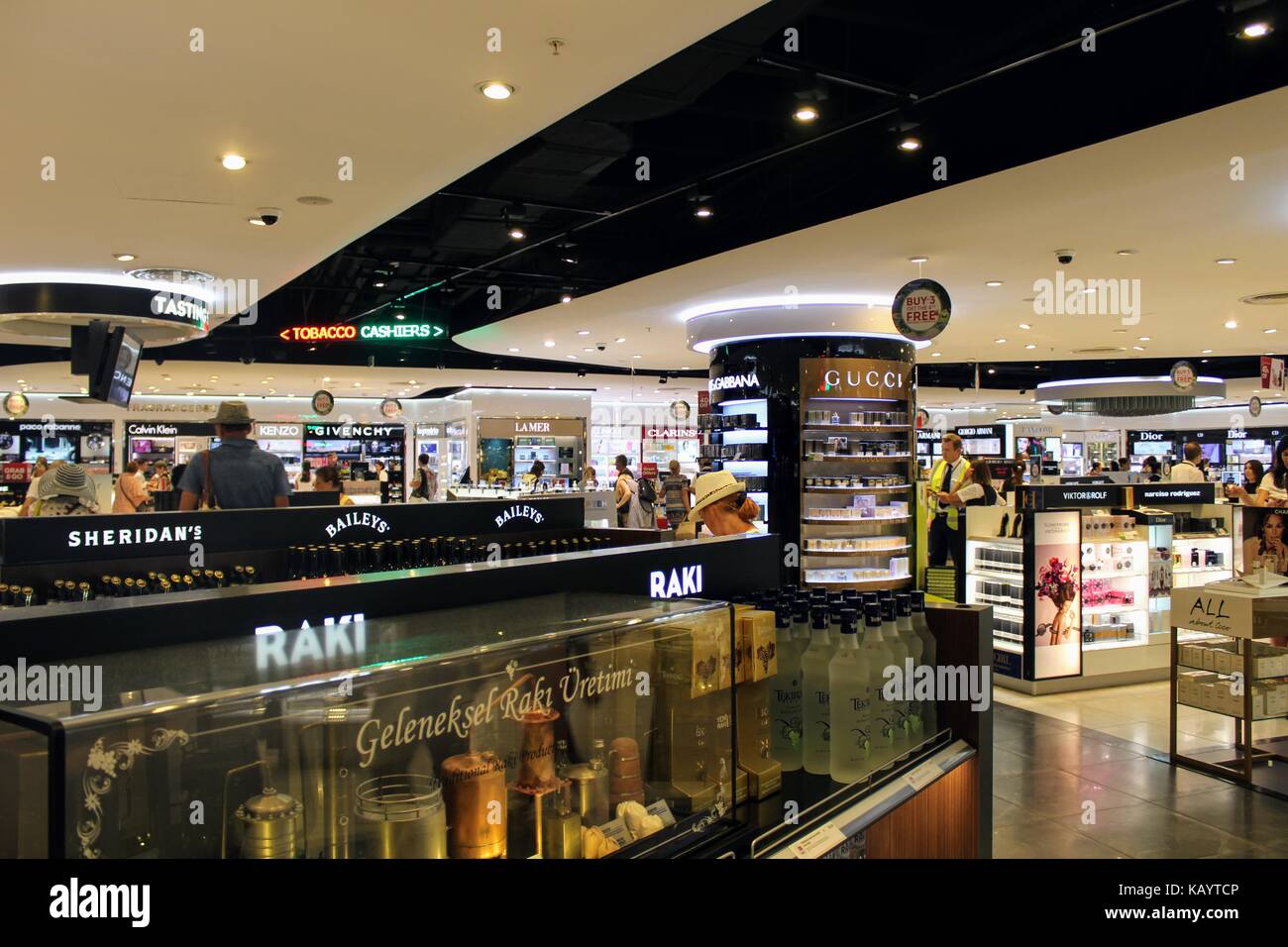 kompleksitet Uskyldig tempo Duty Free Store at Antalya Airport - July 2017 Stock Photo - Alamy