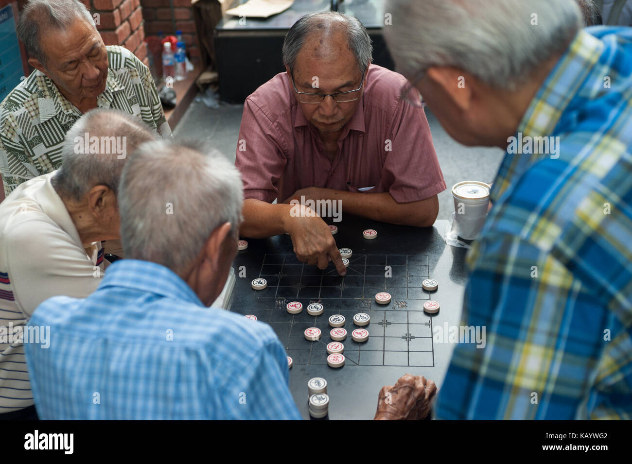 23.07.2017, Singapore, Republic of Singapore, Asia - Elderly men play ...