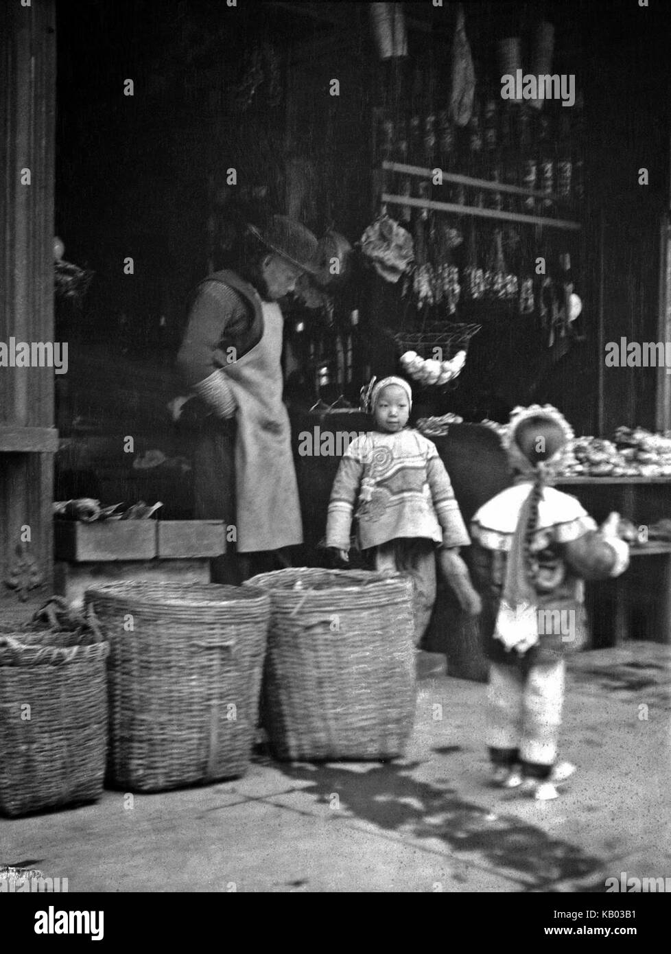 1910s grocery store hi-res stock photography and images - Alamy