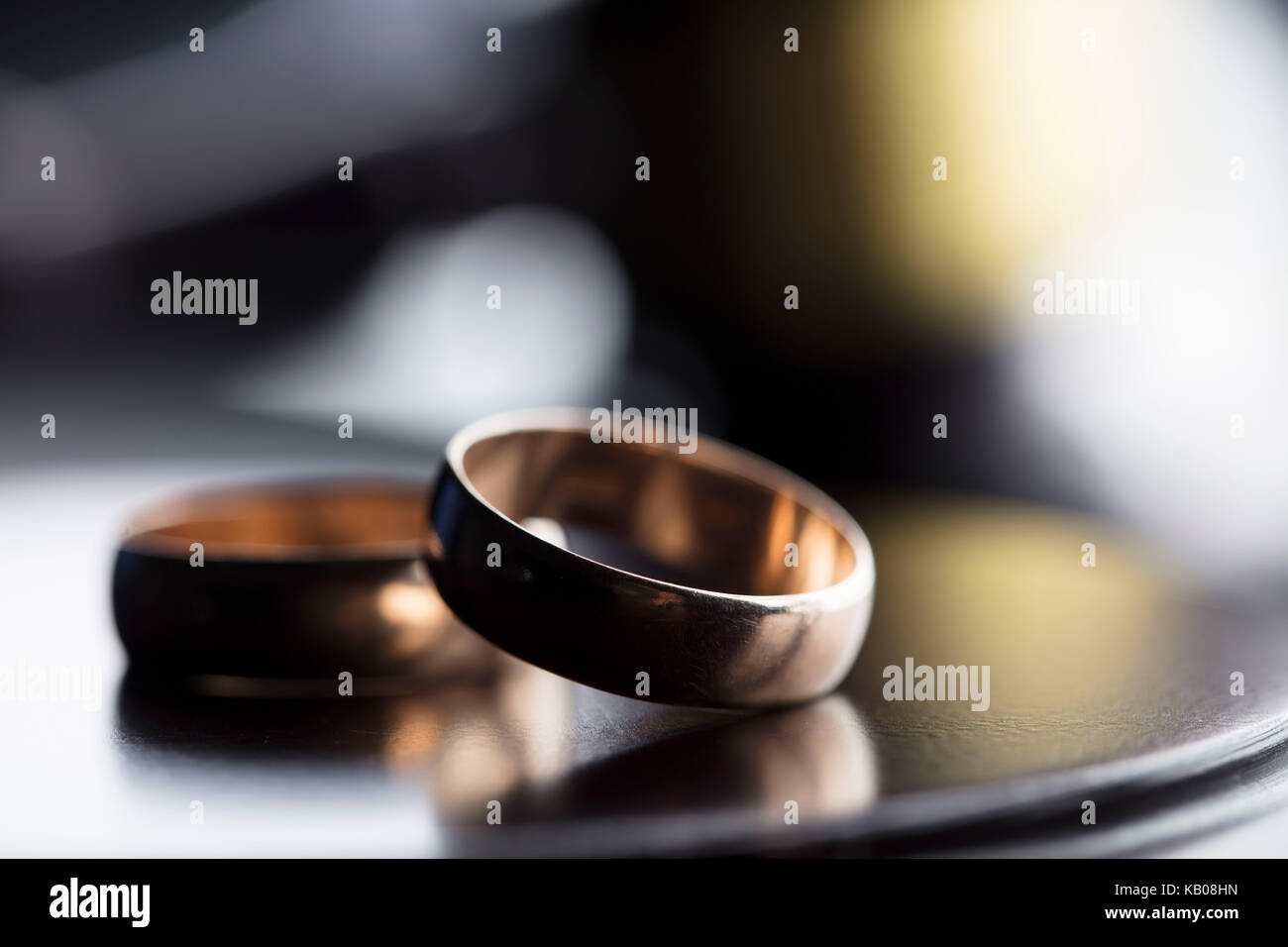 Divorce law concept. Wedding ring and gavel Stock Photo Alamy