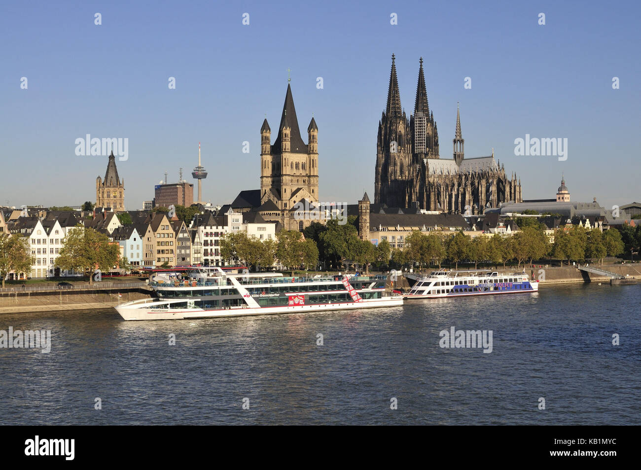 Germany, North Rhine-Westphalia, Cologne, city, Rhine match, Groß Sankt Martin and cathedral, holiday ships, Stock Photo