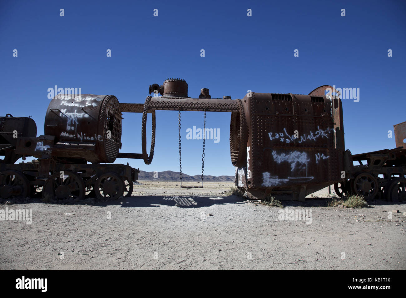 Bolivia, Salar De Uyuni, Uyuni, Cementerio De Trenes Stock Photo - Alamy