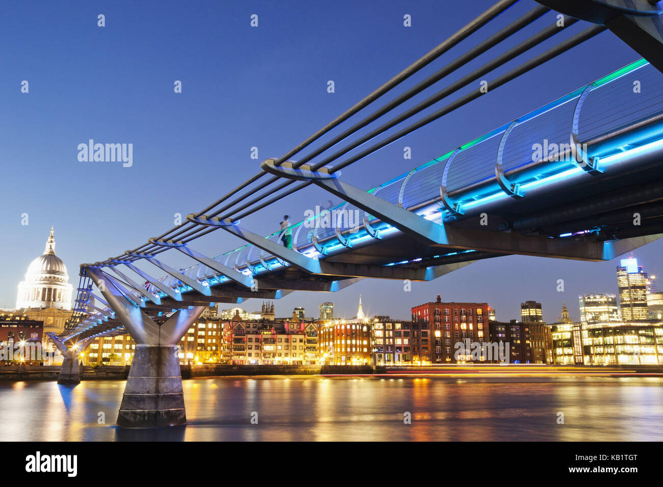 England, London, The city, Millenium Bridge, the Thames, townscape, dusk, Stock Photo