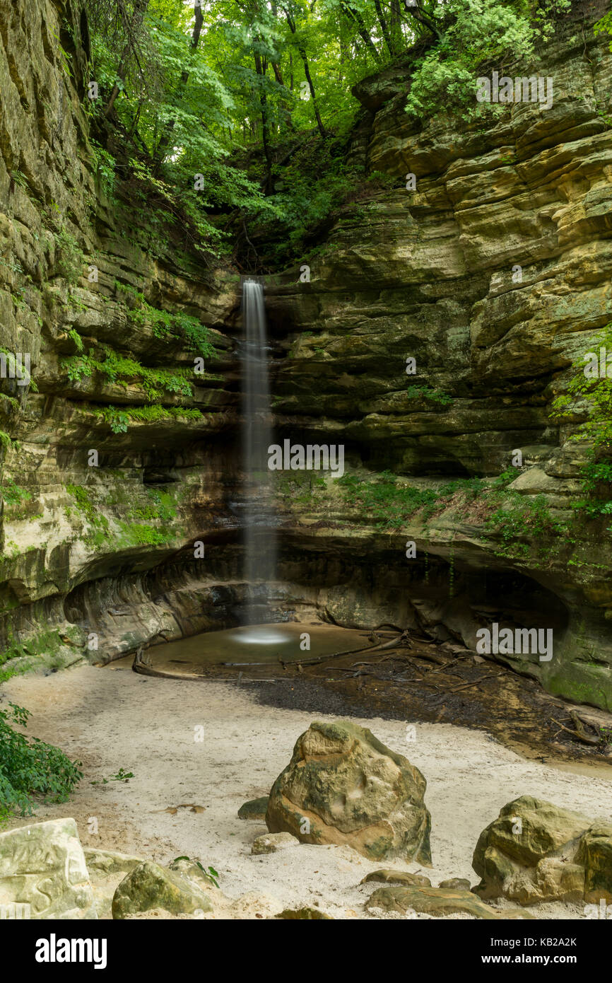 Waterfall in St Louis canyon, Starved Rock state park. Home of the ...