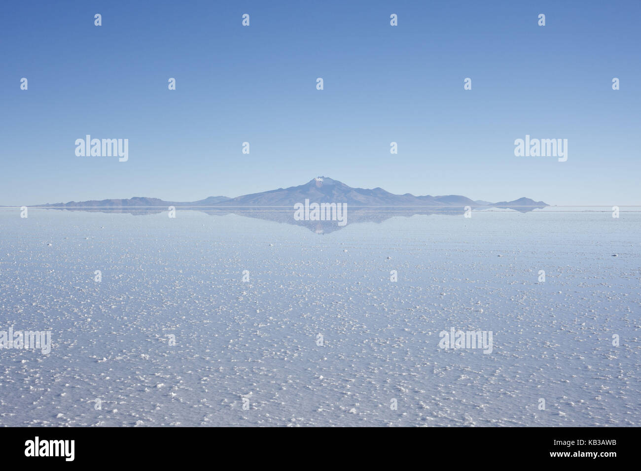 Bolivia, Salar de Uyuni, volcanoes, water mirroring, Stock Photo
