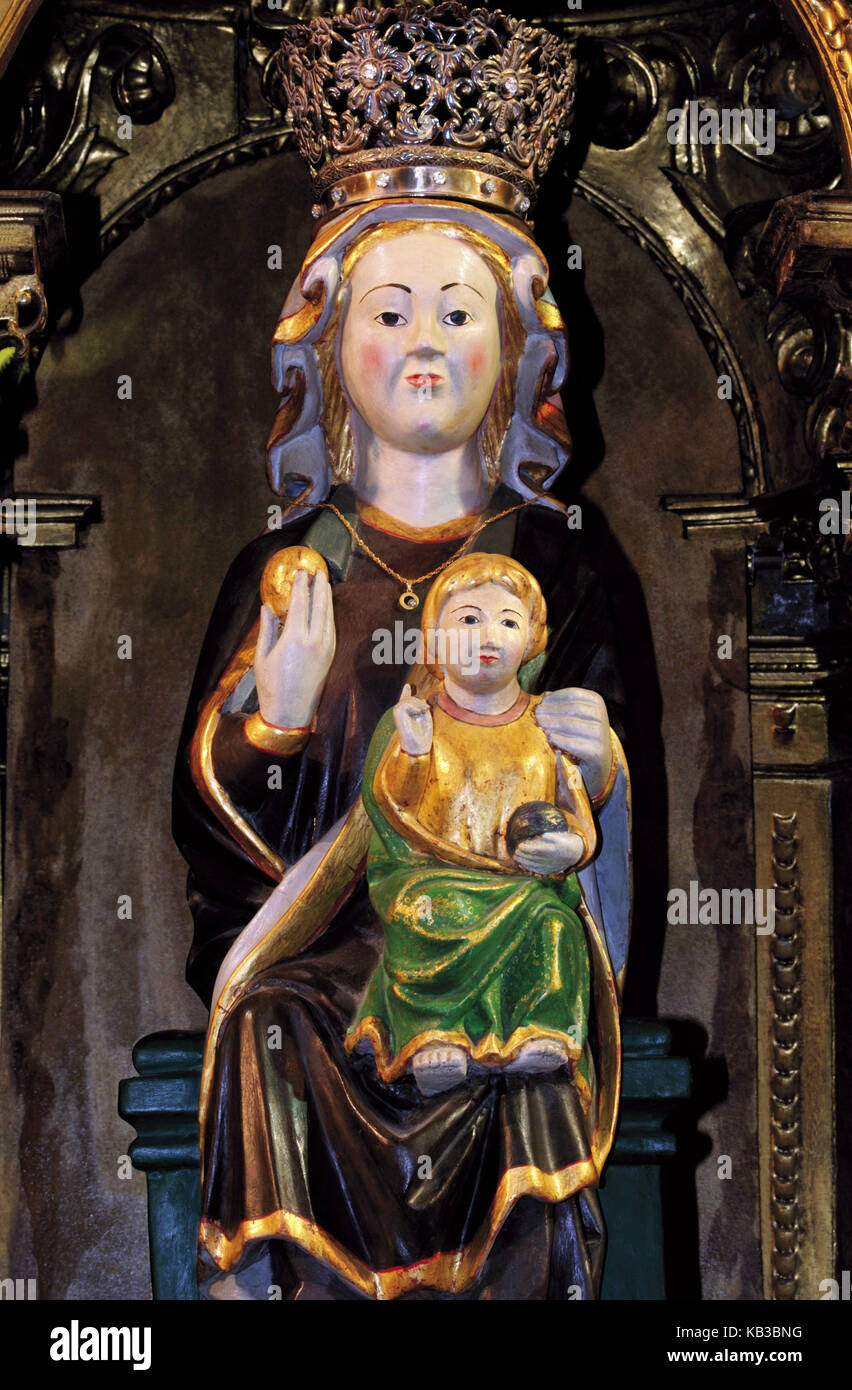 Spain, Kastilien-Leon, Romanesque madonna figure 'Virgen del Carmen' in the Iglesia de Santiago in Villares de Orbigo, Stock Photo