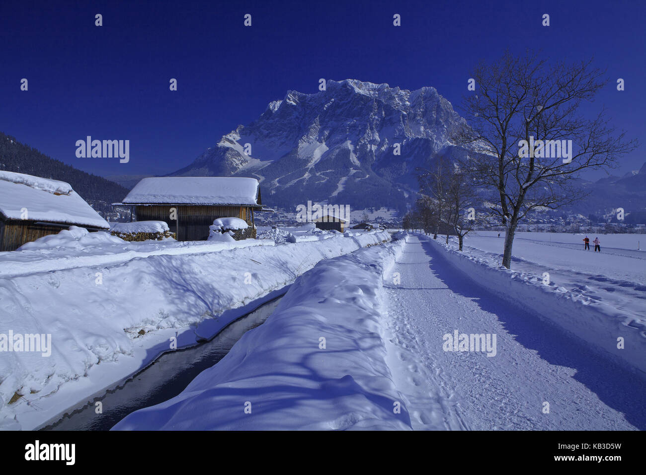 Austria, Tyrol, Lermoos, winter in the Lussbach (brook) with Zugspitze ...