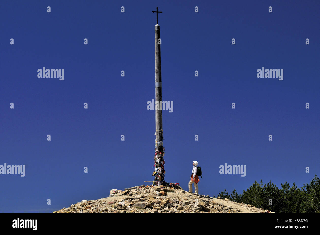 Spain, Way of St. James, pilgrim on the iron cross of Monte Irago, Stock Photo