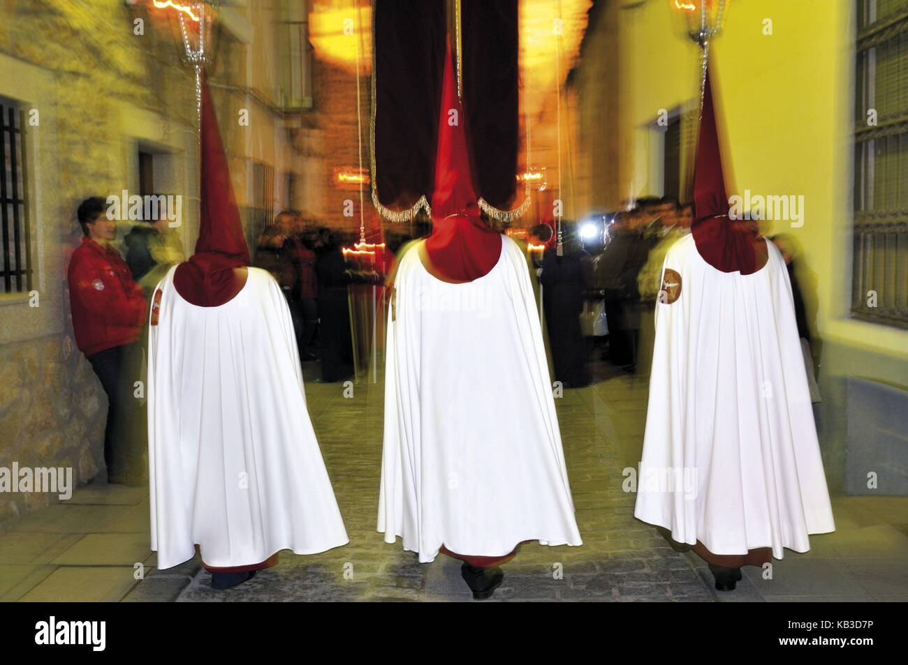 Spain, Extremadura, Nazarenos, Easter procession 'Semana of Santa' in Cáceres, by night, Stock Photo