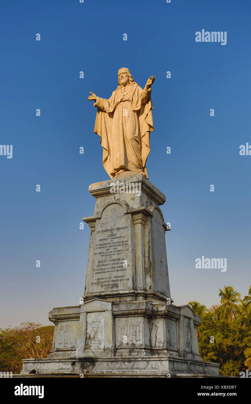 India, Goa, city of Alt-Goa, Holly Heart Monument in front of the St. Catherine of Alexandria cathedral Stock Photo