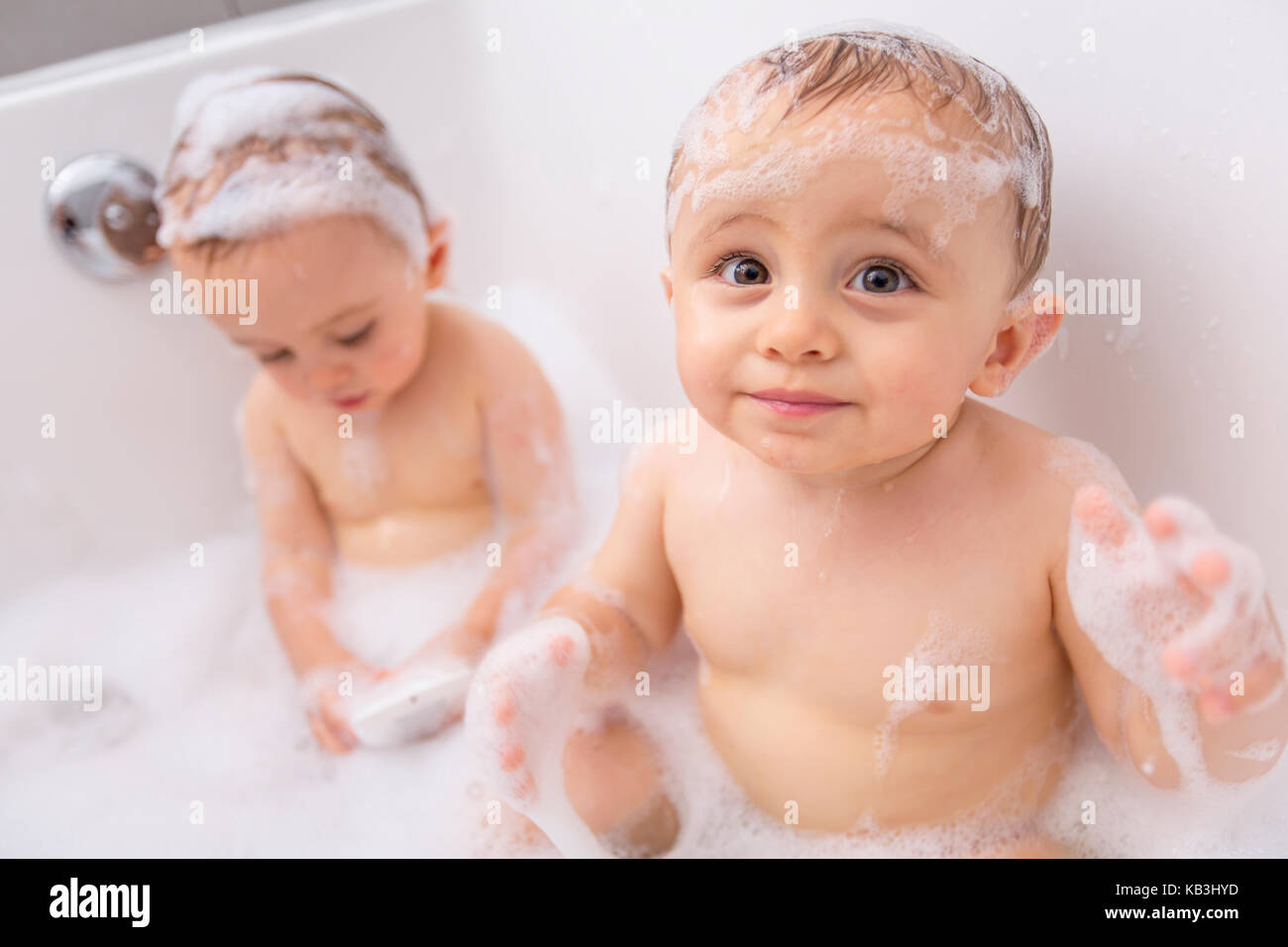 Baby girl taking bath hires stock photography and images Alamy