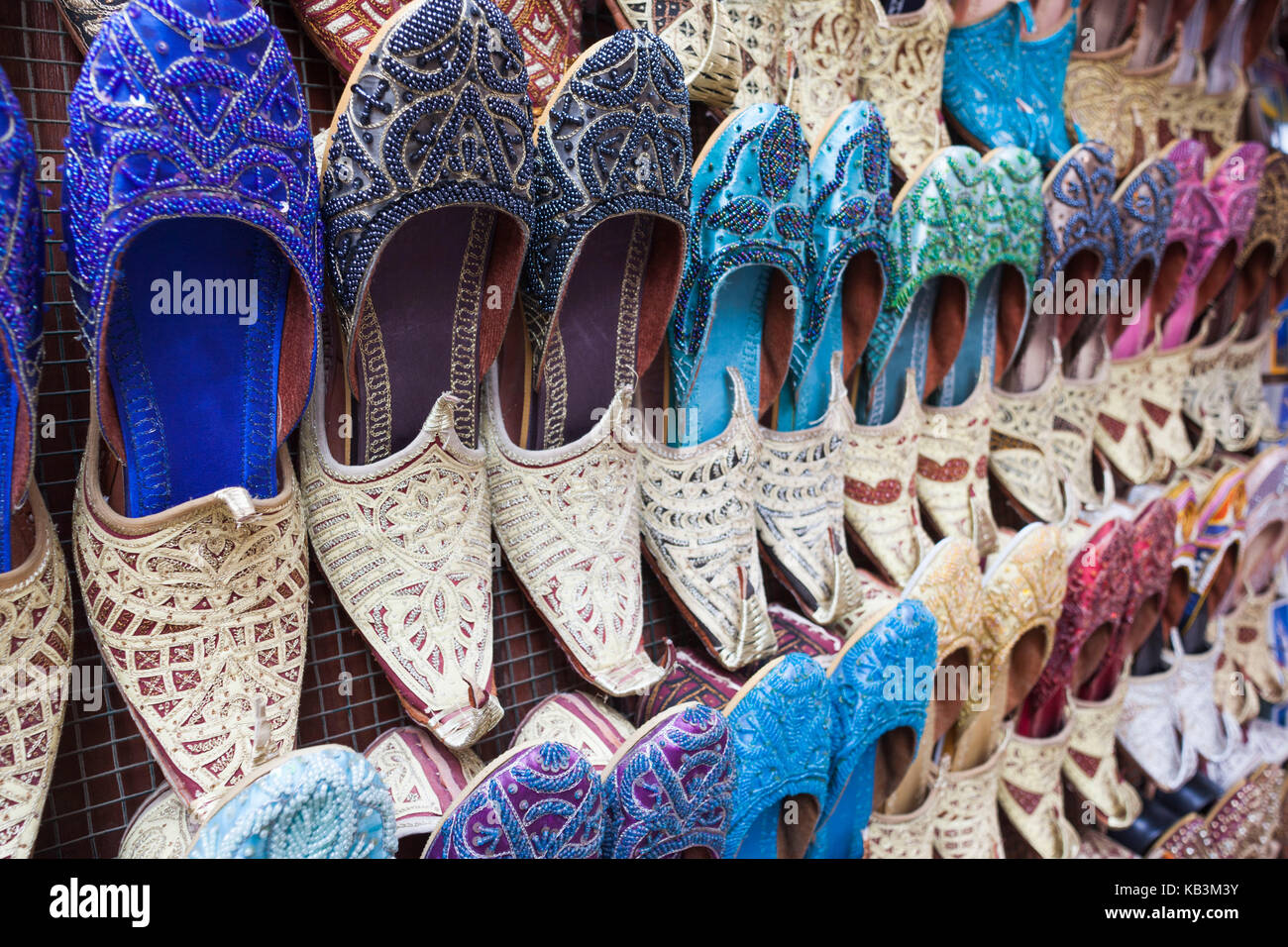 UAE, Dubai, Deira, souvenir traditional slippers Stock Photo Alamy