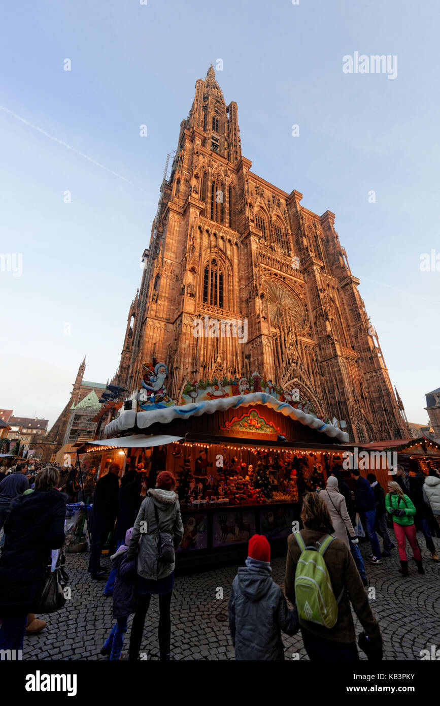 France, Bas Rhin, Strasbourg, old town listed as World Heritage by UNESCO, Christmas market (Christkindelsmarik), place de la Cathedrale with Notre Dame Cathedral Stock Photo