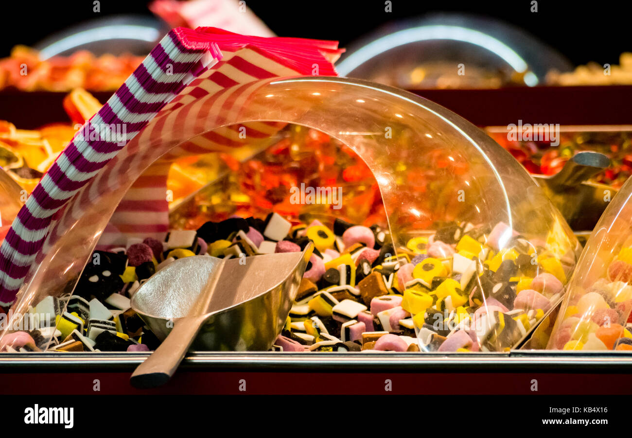 A scoop, bag and sweets on a pick n mix stall Stock Photo