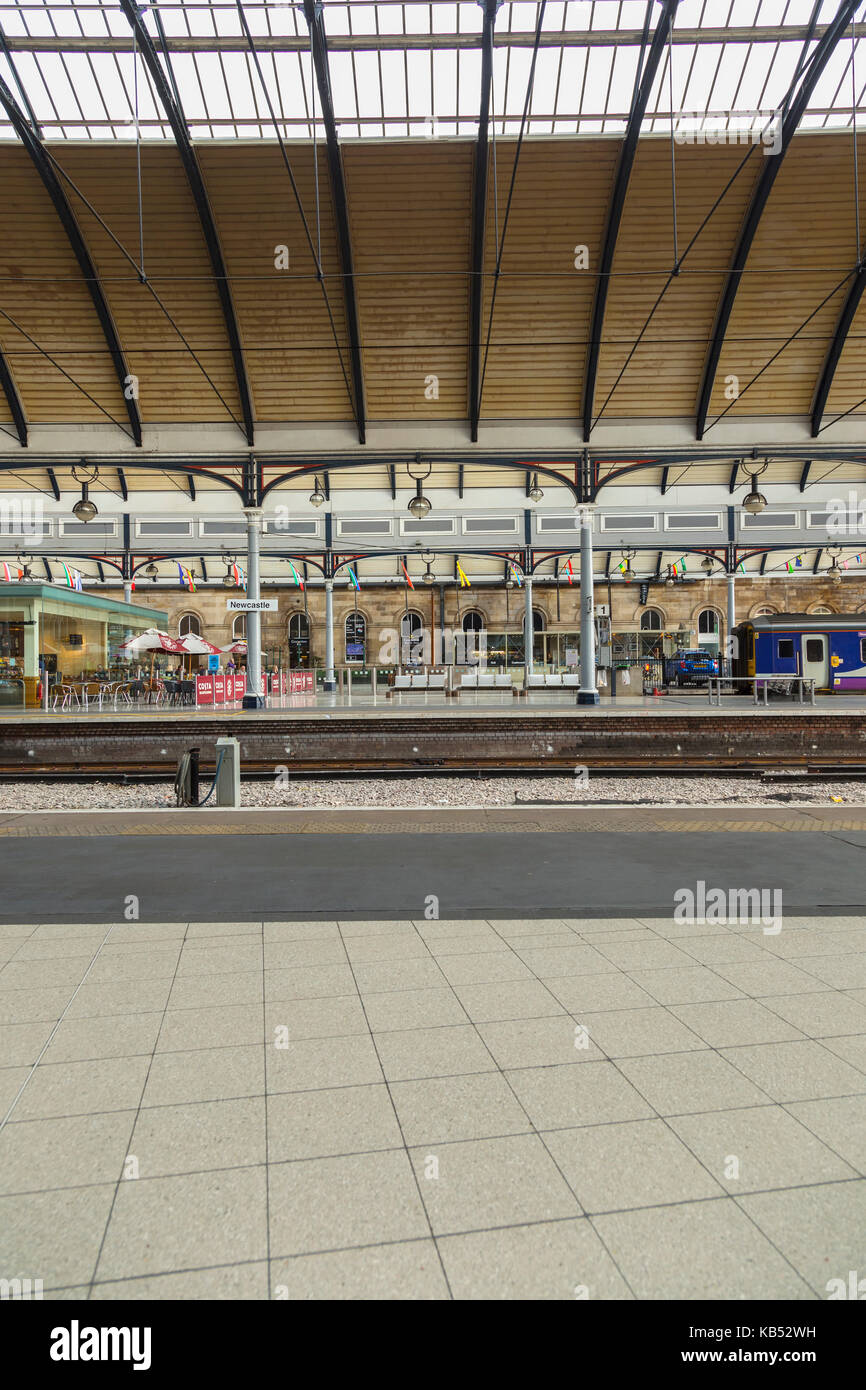 Platforms and Refreshment Facilities at Newcastle Central Station Stock Photo