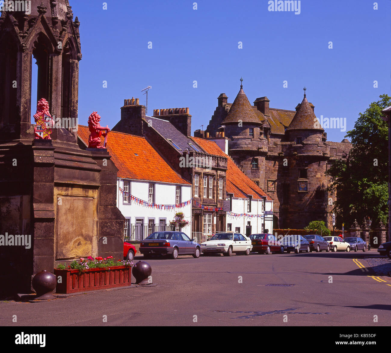 The Royal Burgh of Falkland lies between Markinch and Strathmiglo at