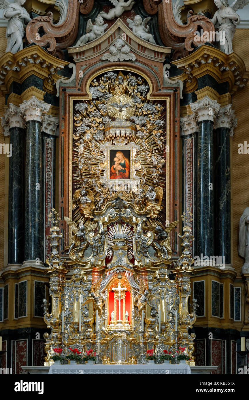 Austria, Tyrol, Innsbruck, the cathedral Saint-Jacob (Dom Sankt Jakob), above the Altar is the famous Virgin of the Good-Help (Mariahilf) painted by Lucas Cranach the Old one Stock Photo