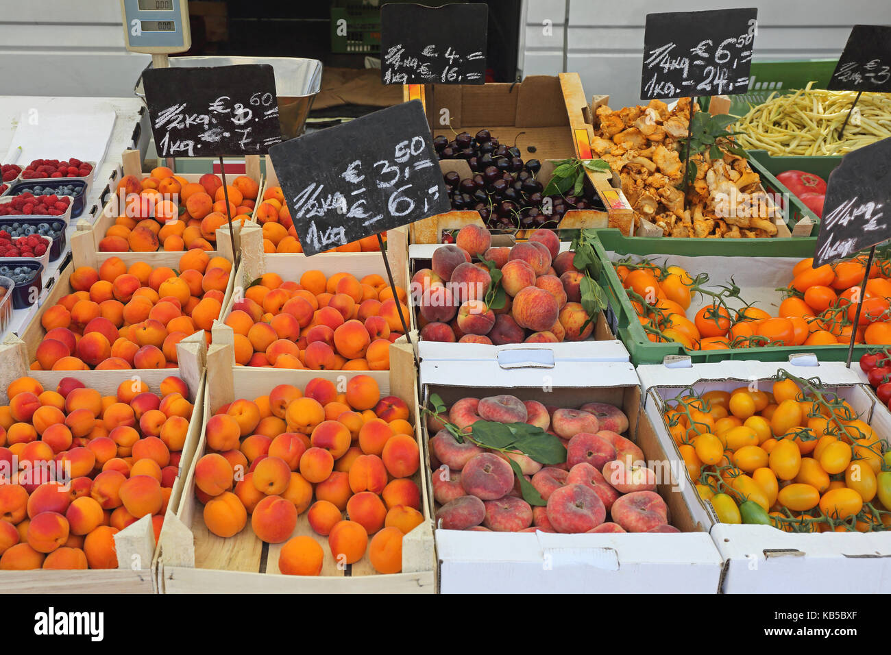 Fruits and Vegetables in Crates at Farmers Market Stock Photo - Alamy