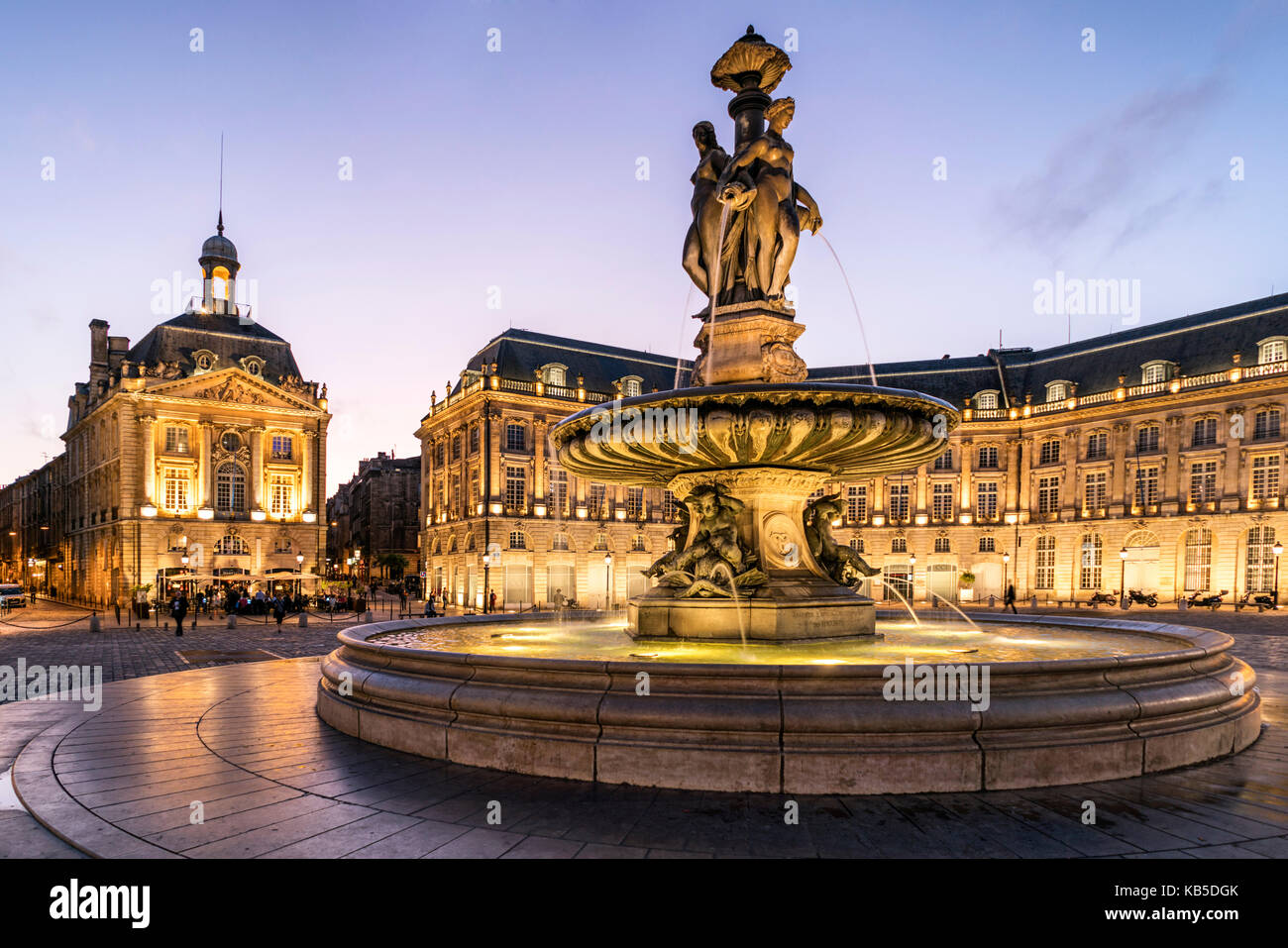 Fountain of the Three Graces, Place De La Bourse, Bordeaux, UNESCO-Weltkulturerbe, Gironde, Aquitanien, Frankreich, Europa Bordeaux, France Stock Photo