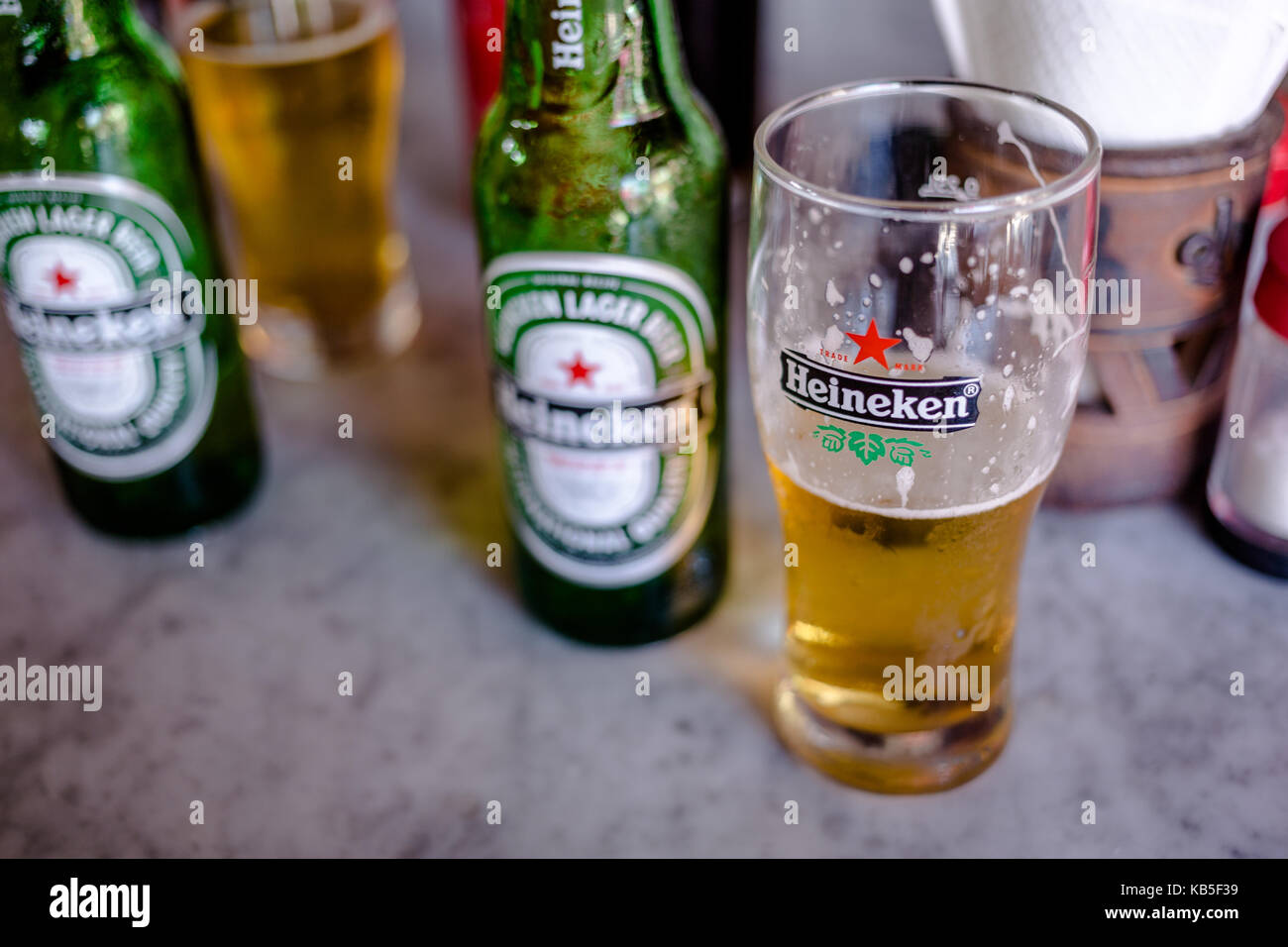 HEINEKEN Brand Beer Logo Pilsner Glass  and Coasters Holland 