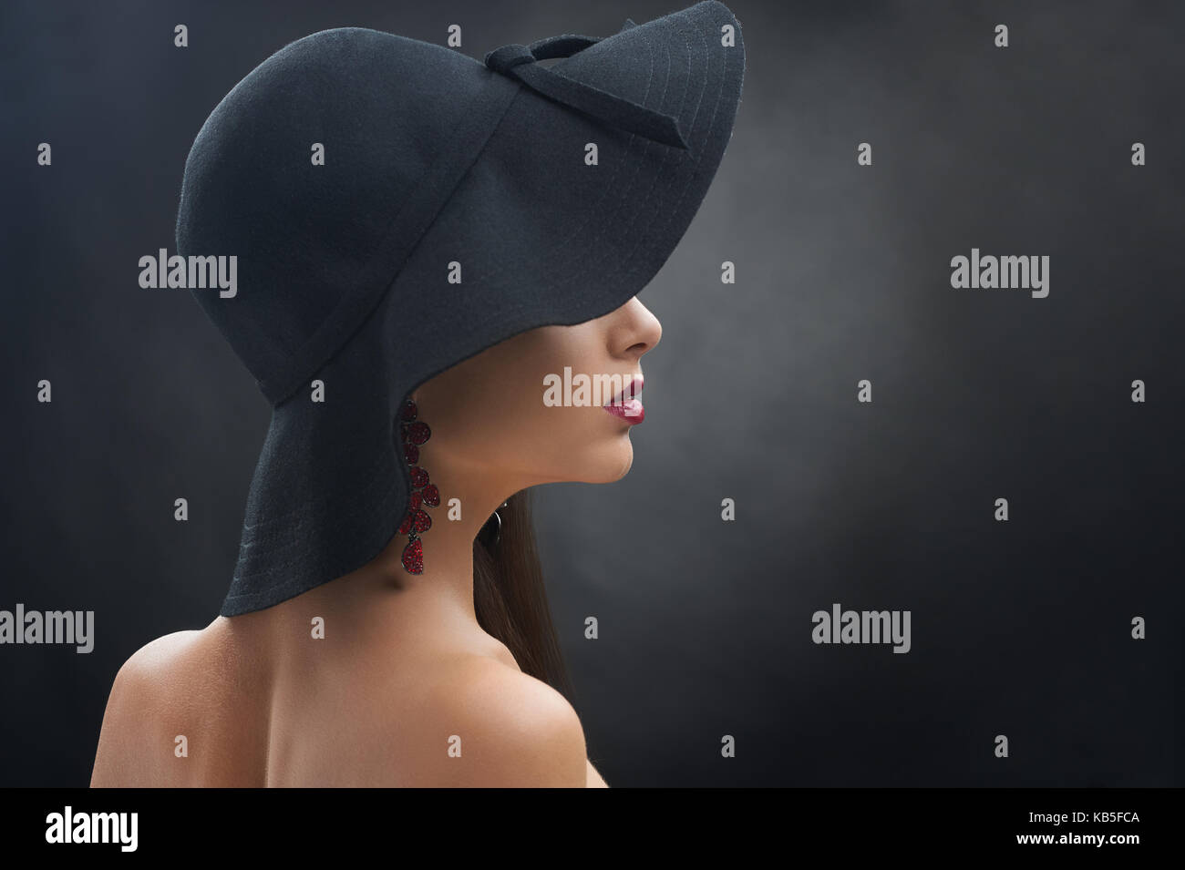 Pretty girl in the black hat Stock Photo - Alamy
