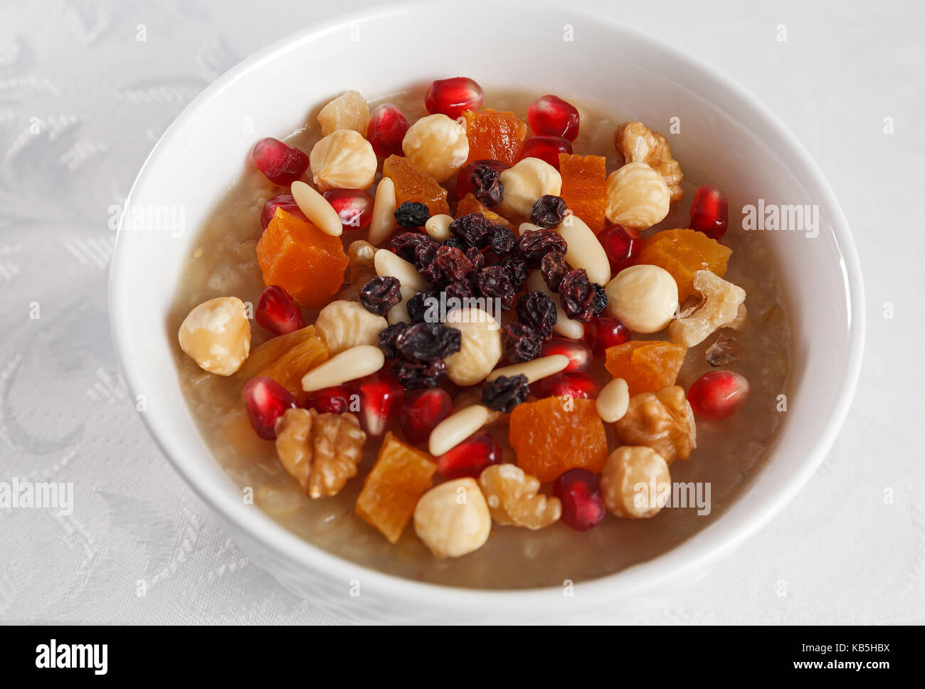 Ашура блюдо турецкое. Турецкий десерт ашуре. Ашуре фото. Турецкий десерт ашуре. Армянское блюдо ашуре.