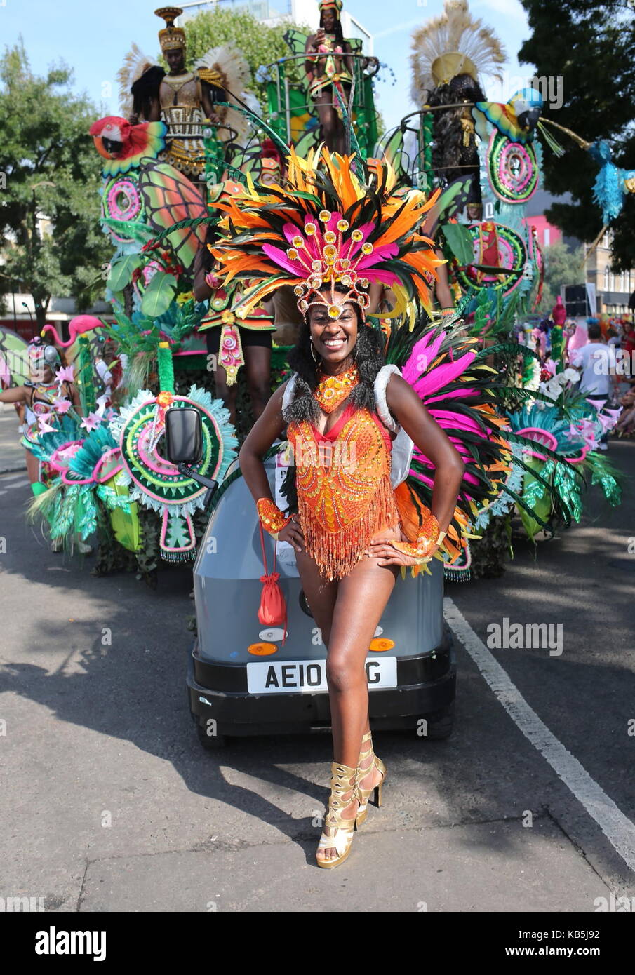 Samba dancers take to street tropical weather for Notting Hill Carnival ...