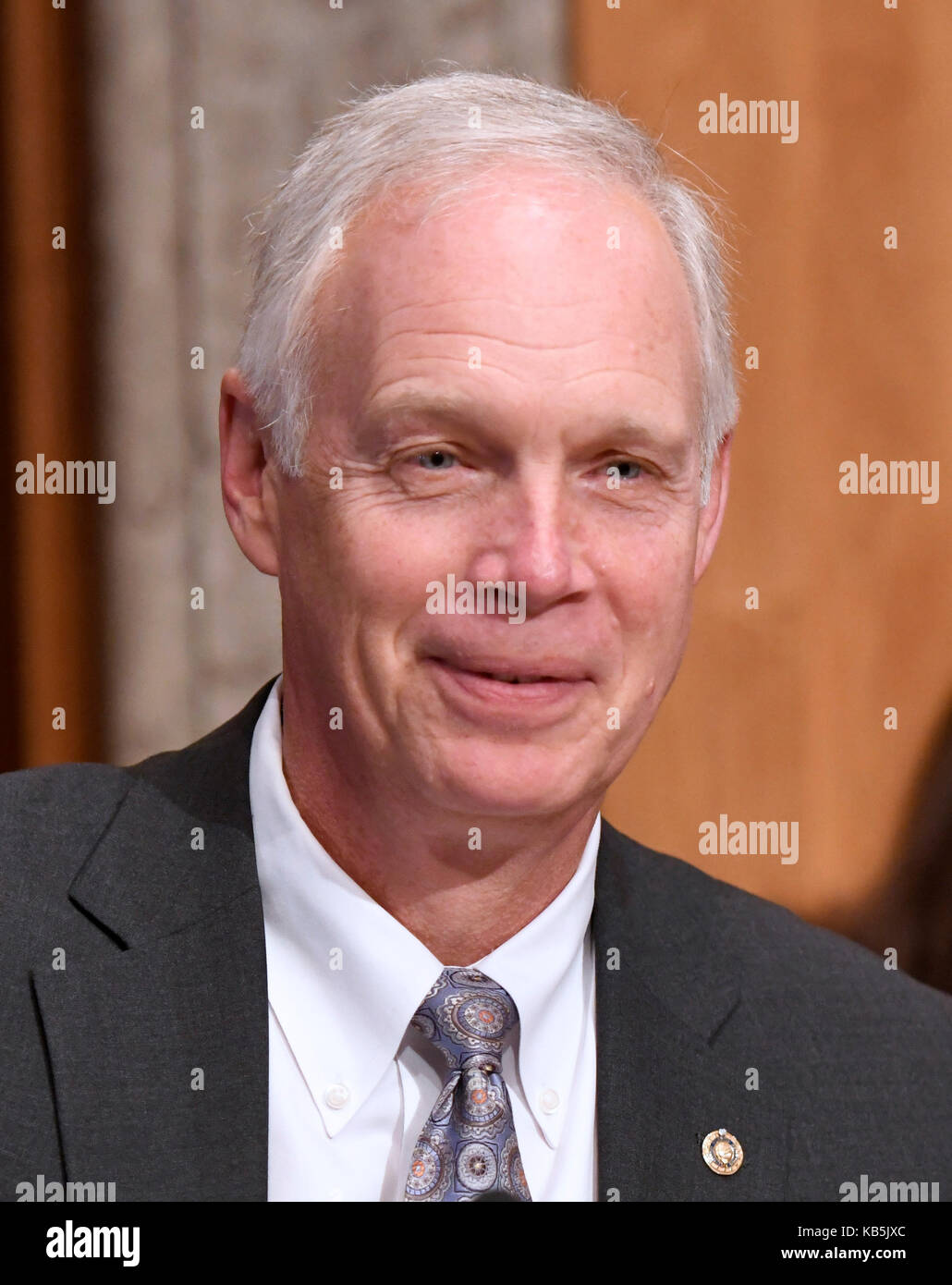 United States Senator Ron Johnson (Republican of Wisconsin), Chairman, United States Senate Committee Homeland Security and Governmental Affairs, arrives to preside over the hearing about 'Threats to the Homeland' on Capitol Hill in Washington, DC on Wednesday, September 27, 2017. Credit: Ron Sachs / CNP  - NO WIRE SERVICE - Photo: Ron Sachs/Consolidated/dpa Stock Photo