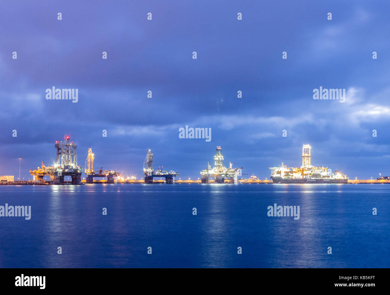 Las Palmas, Gran Canaria, Canary Islands, Spain. 28th Sep, 2017. Oil ...
