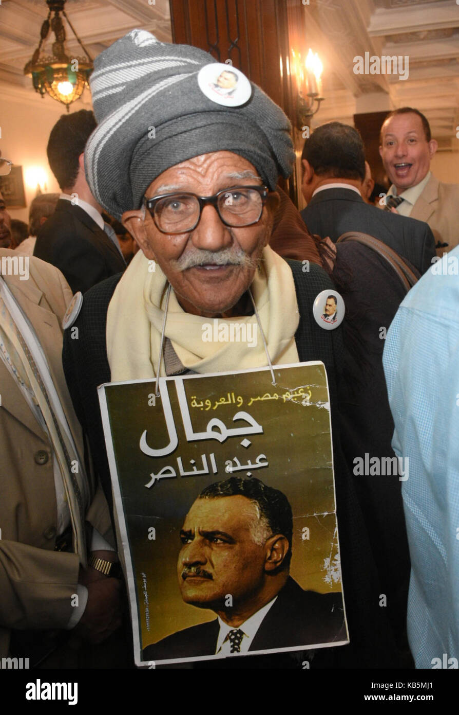 September 28, 2017 Cairo, Cairo, Egypt Egyptians visit the grave of