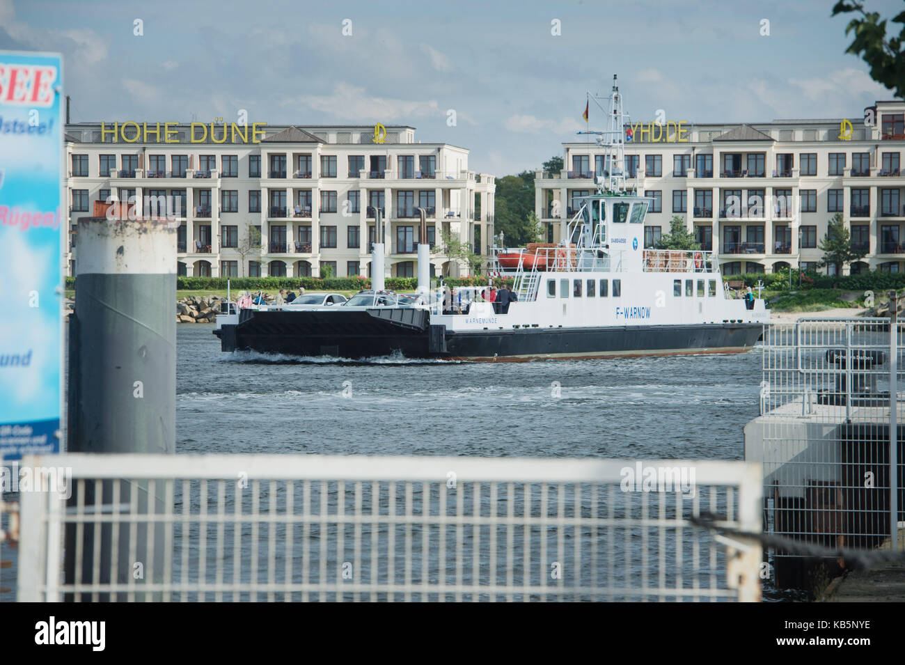 RostockWarnemuende, Germany. 25th Sep, 2017. The ferry 'Warnow' of the white fleet carries cars
