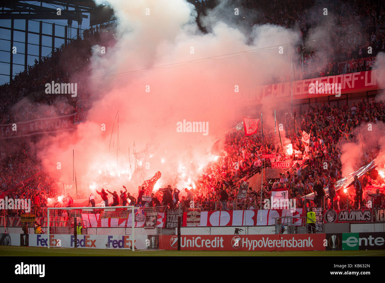 Koelner Fans zuenden Feuerwerk,Pyrotechnik, Pyro, Bengalos, bengalische Lichter, Rauch, Rauchbombe, Fan, Fans, Zuschauer, Anhaenger, Supporter,Ultra, Ultras,  Fussball Europa League,  Gruppenphase, 2. Spieltag, 1.FC Cologne (K) - Roter Stern Belgrad (BELG), am 28.09.2017 in Koeln/ Germany.  |usage worldwide Stock Photo