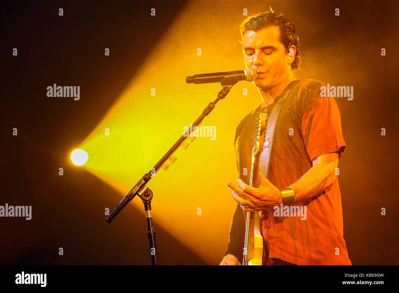Lead singer of the rock band bush hi-res stock photography and images ...