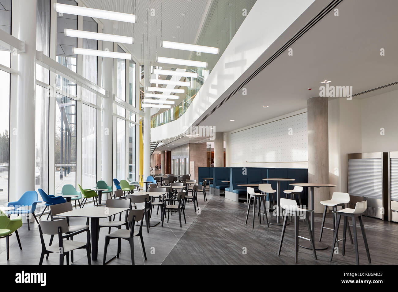 Office building cafeteria area hi-res stock photography and images - Alamy