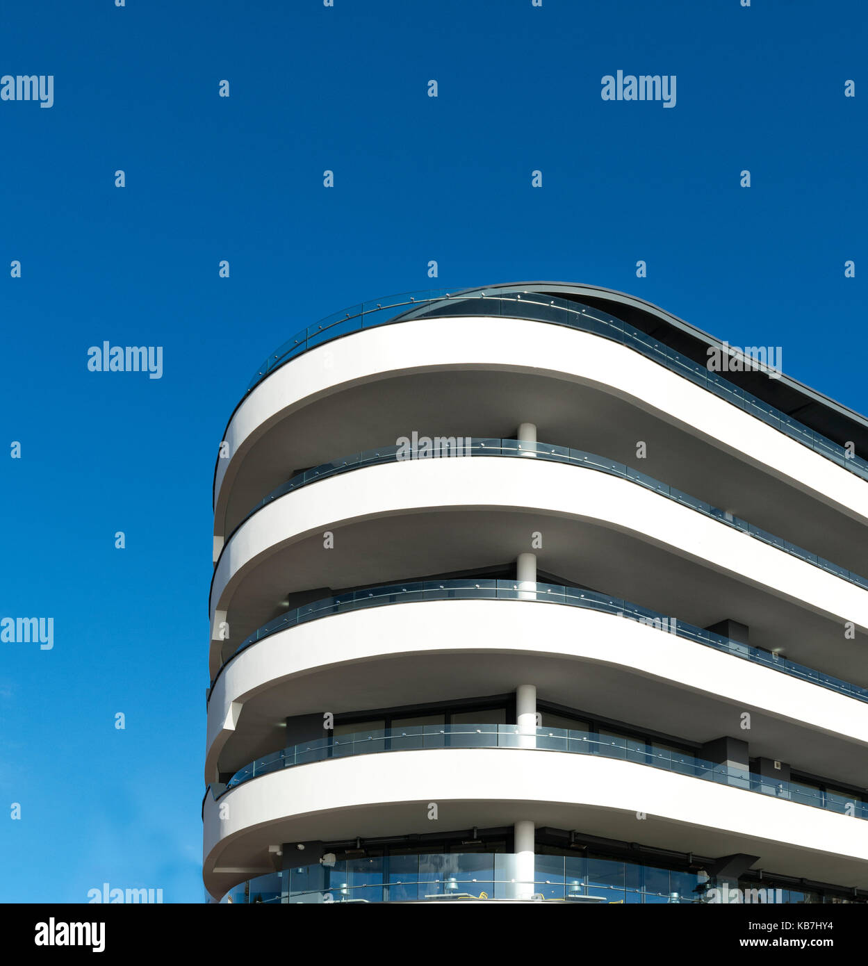 Abbey Sands Complex, mixeduse luxury apartments and retail/restaurants/bars Torbay Road