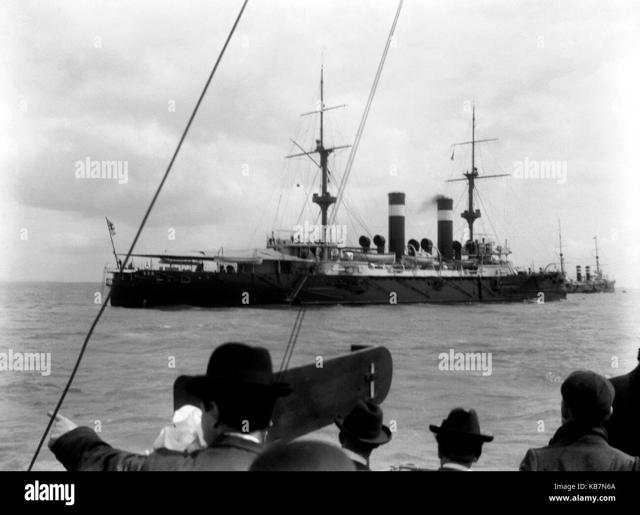 AJAXNETPHOTO. 1903. PORTSMOUTH, ENGLAND. - JAPAN WARSHIP VISIT - AN UNKNOWN JAPANESE WARSHIP CRUISER SEEN FROM A TRIPPER BOAT IN THE SOLENT. PHOTOGRAPHER:UNKNOWN © DIGITAL IMAGE COPYRIGHT AJAX VINTAGE PICTURE LIBRARY SOURCE: AJAX VINTAGE PICTURE LIBRARY COLLECTION REF:AVL 0673 Stock Photo