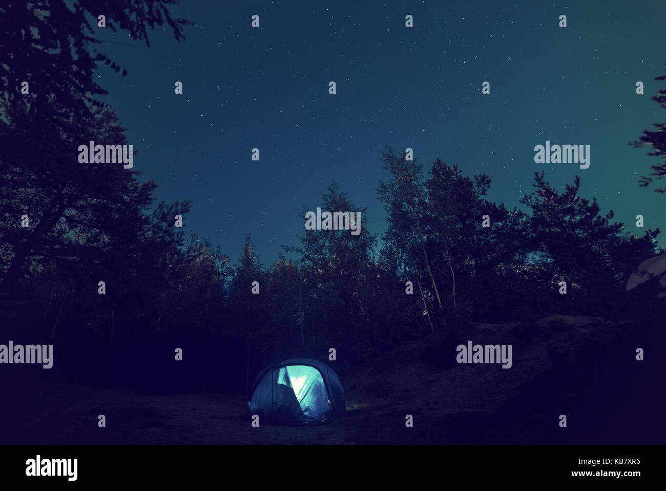 Tent under star sky Stock Photo - Alamy