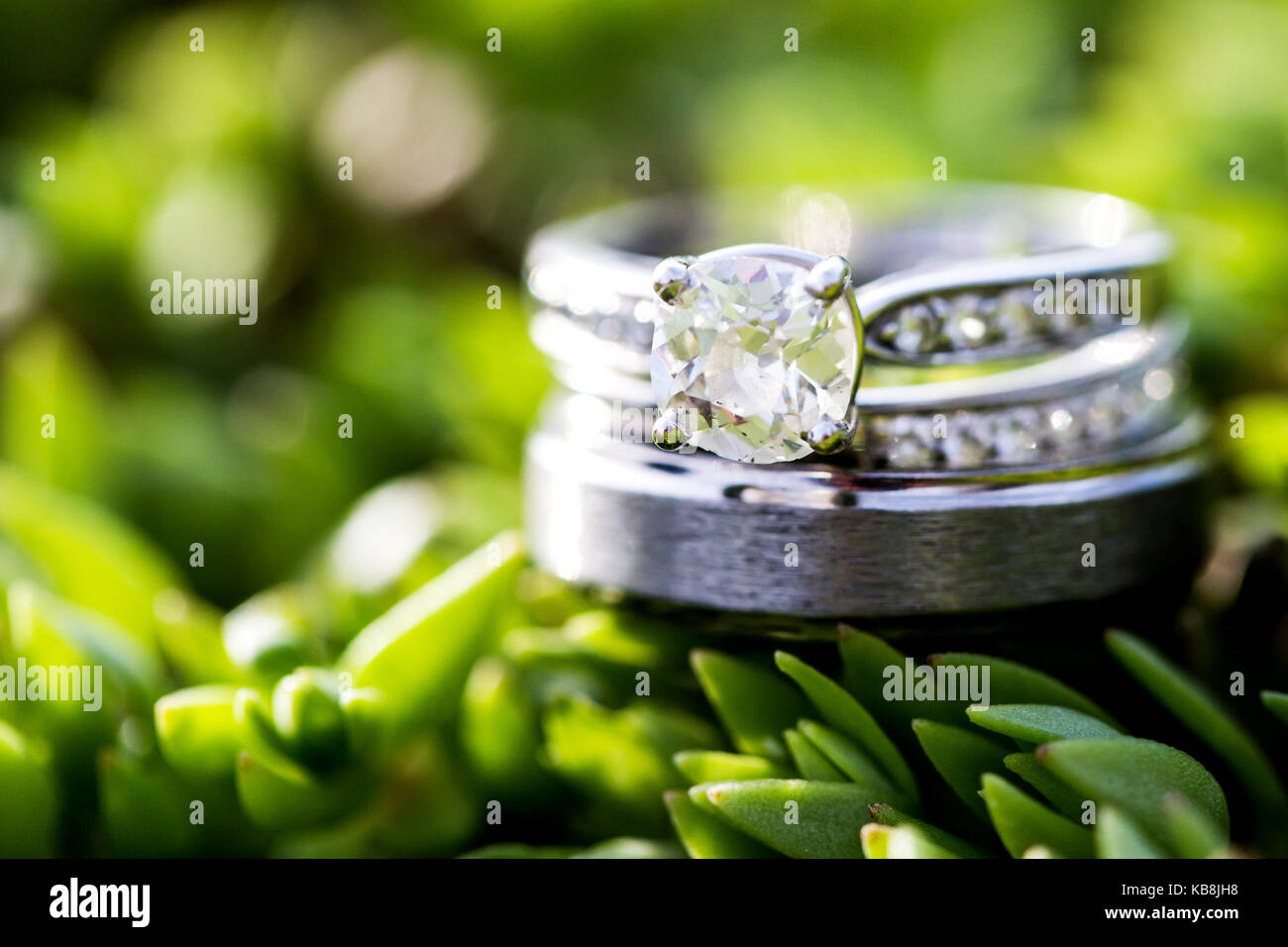Emerald Engagement Rings | Glamira.com