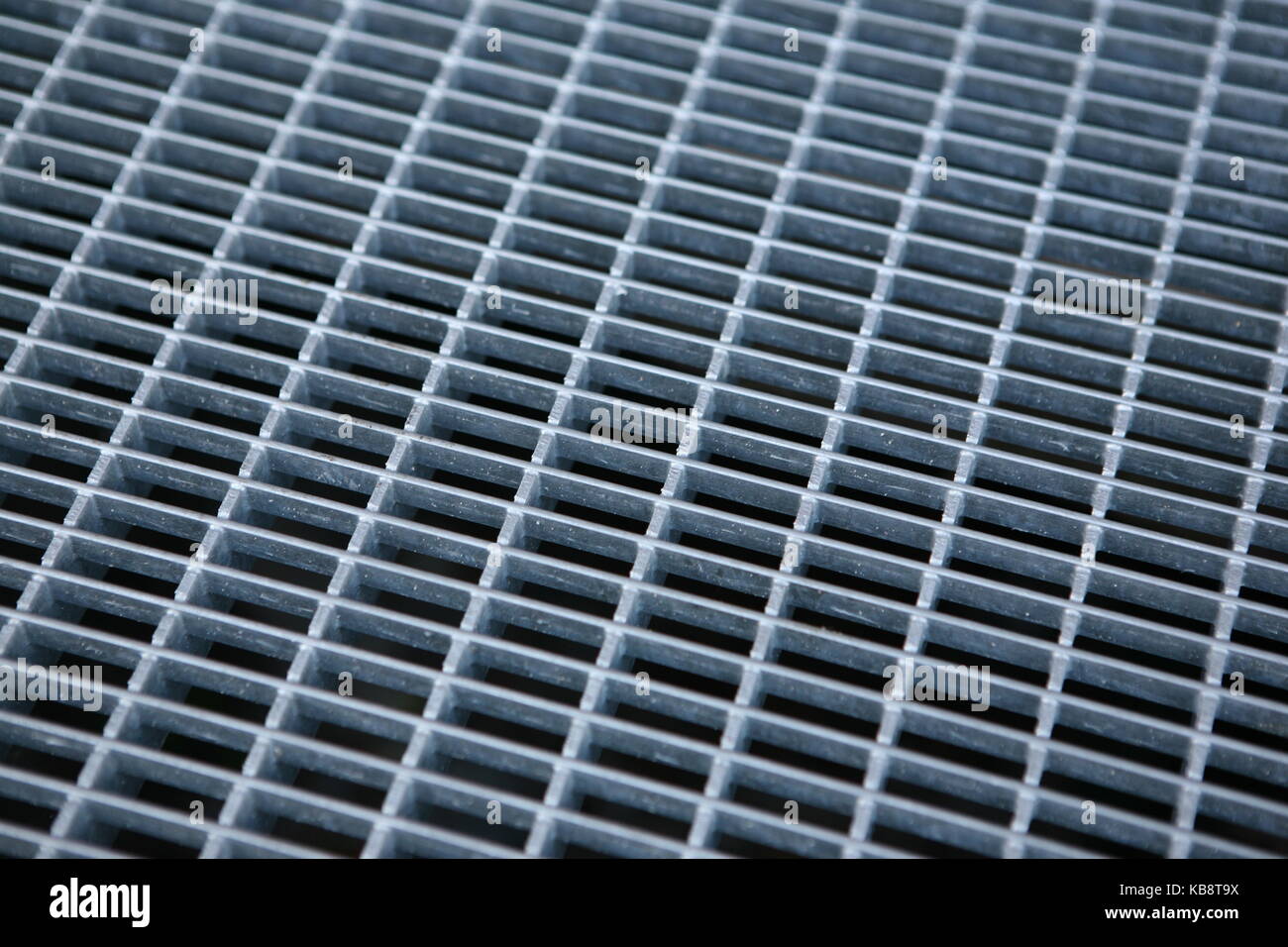 Metallgitter diagonal - Metal grid Stock Photo - Alamy