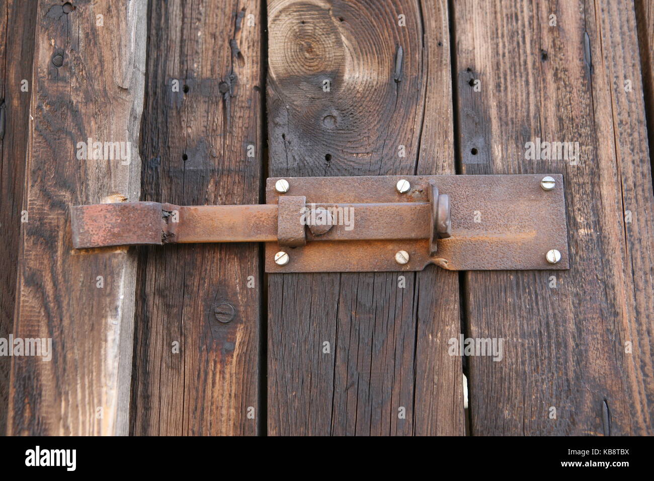 Holztüre mit Riegel - Wodden Door Stock Photo