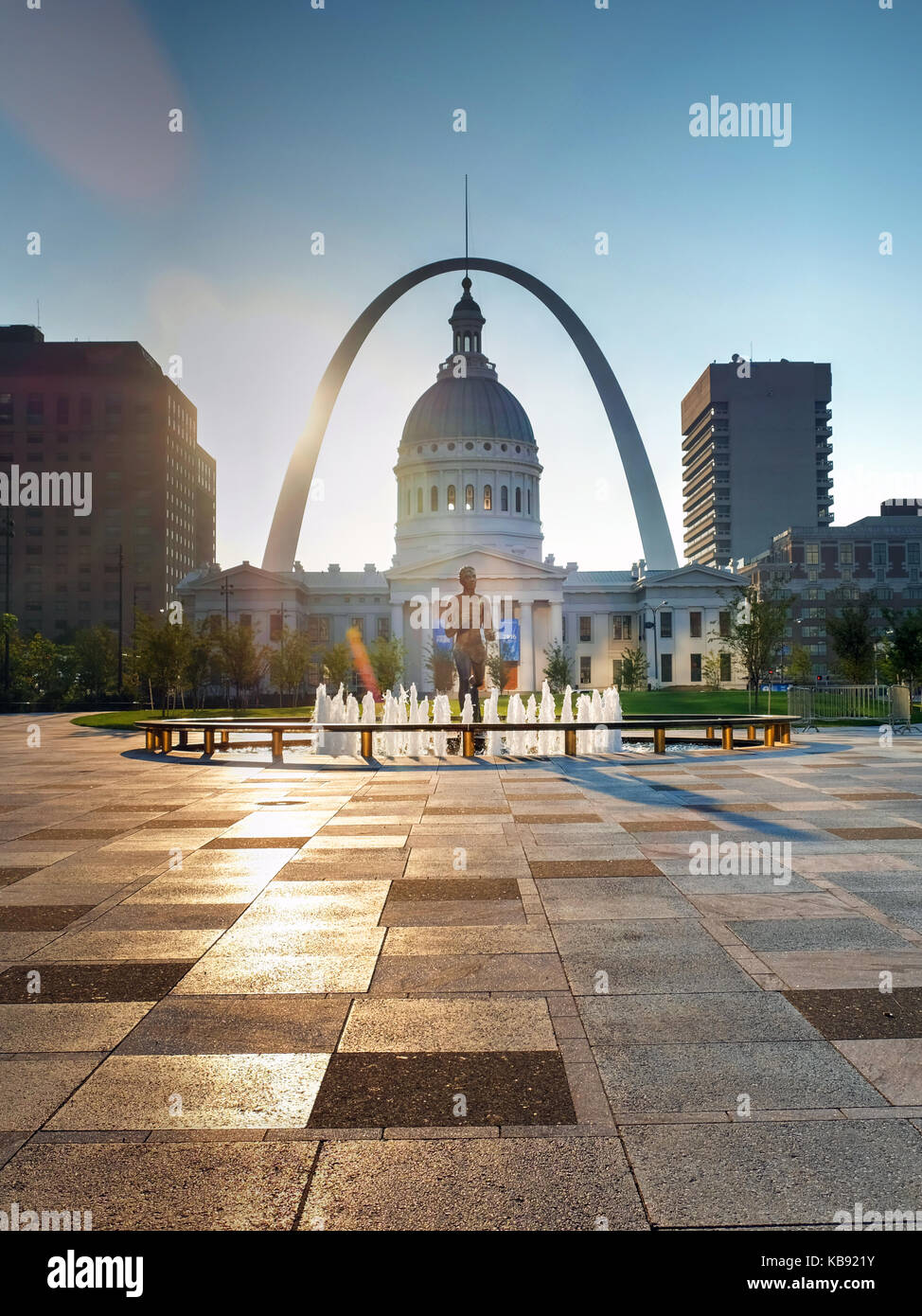 Gateway arch st louis 2017 hi-res stock photography and images - Alamy